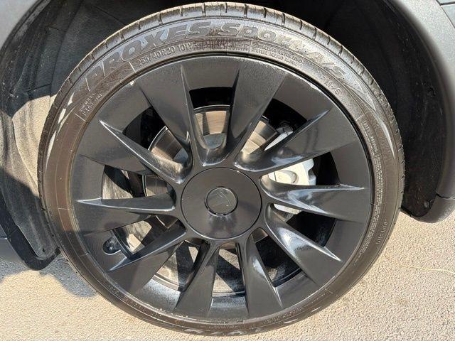 Tesla Model Y  2020