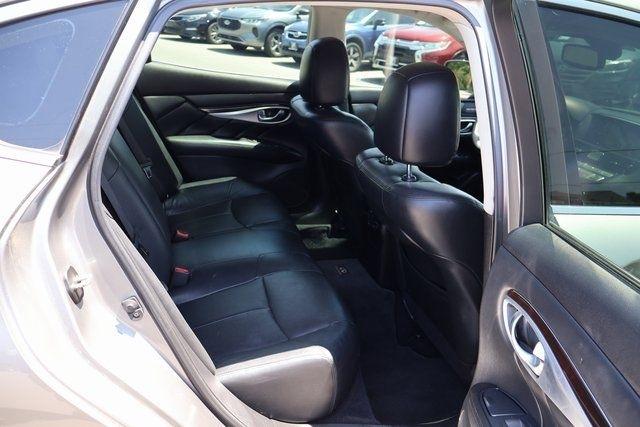 Infiniti M37  2013
