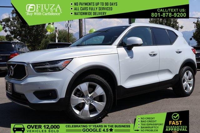 2022 Volvo XC40 Momentum