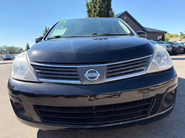 Nissan Versa  2011