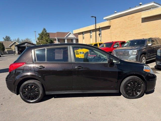 Nissan Versa  2011
