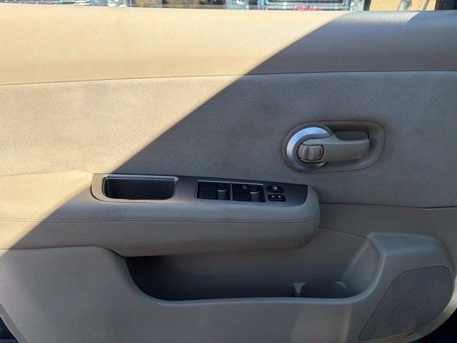 Nissan Versa  2011