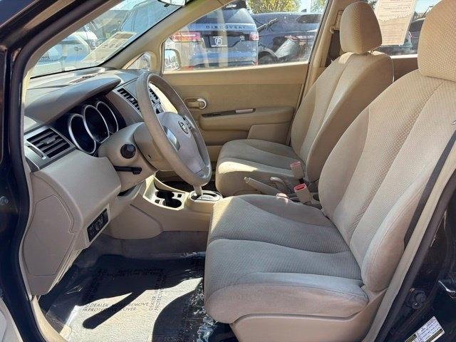 Nissan Versa  2011