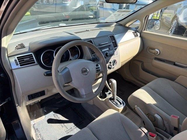 Nissan Versa  2011