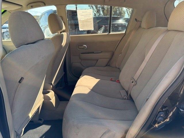 Nissan Versa  2011