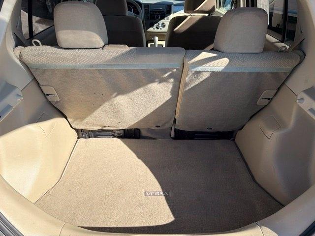 Nissan Versa  2011