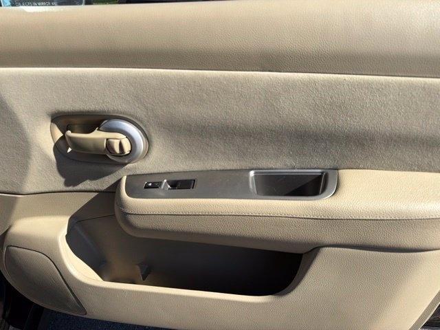 Nissan Versa  2011