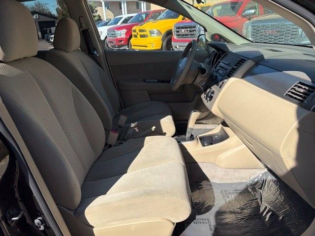 Nissan Versa  2011