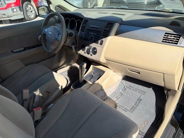 Nissan Versa  2011