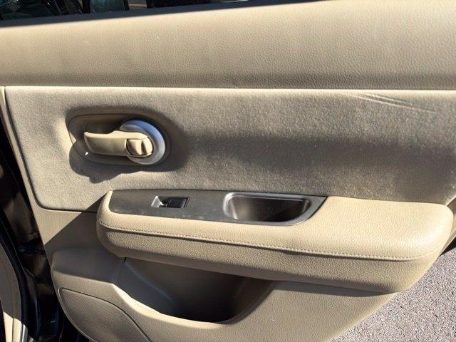 Nissan Versa  2011