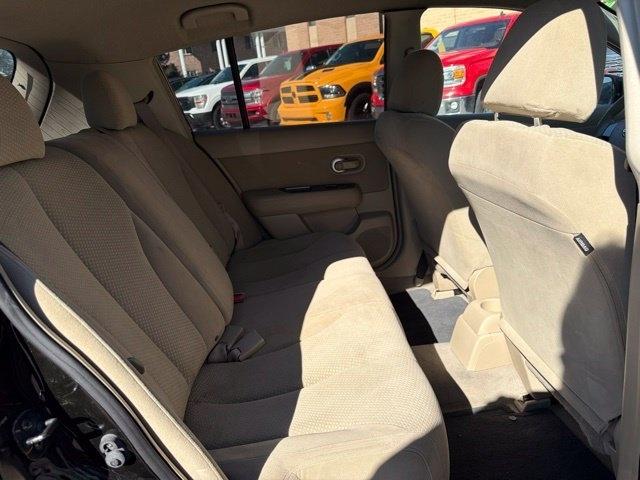 Nissan Versa  2011