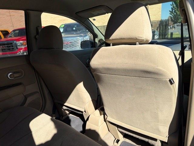 Nissan Versa  2011