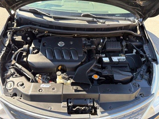 Nissan Versa  2011