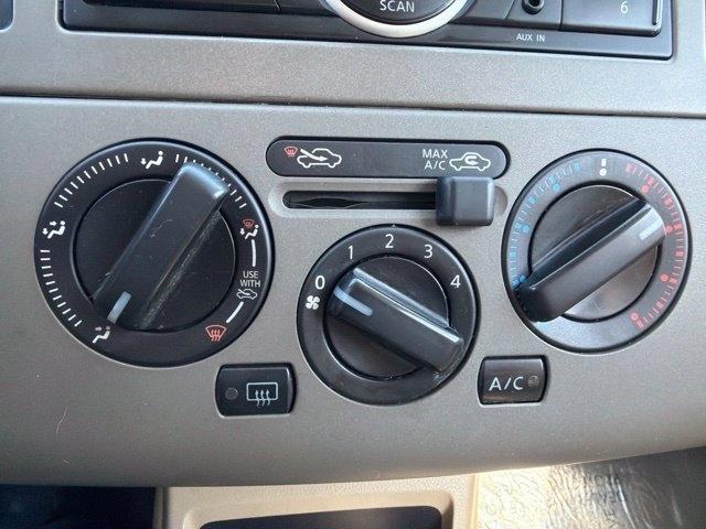 Nissan Versa  2011
