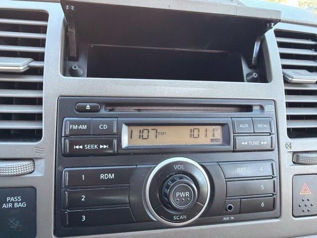 Nissan Versa  2011
