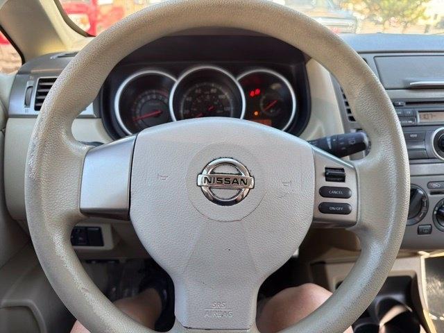 Nissan Versa  2011