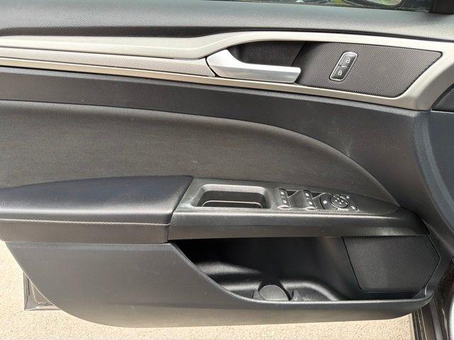 2019 Ford Fusion SE - Photo 13