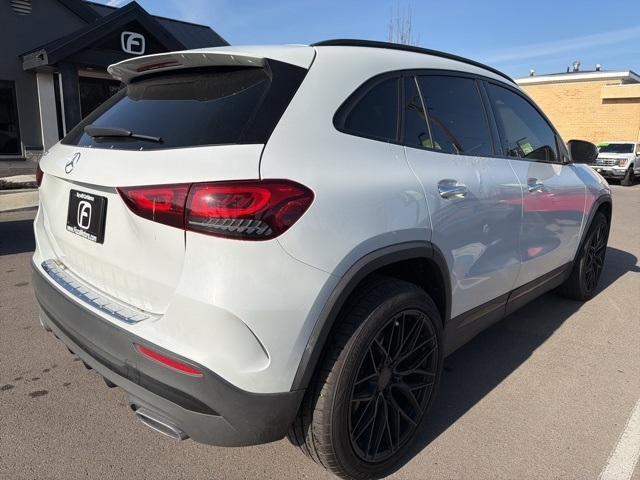 Mercedes-Benz GLA  2021