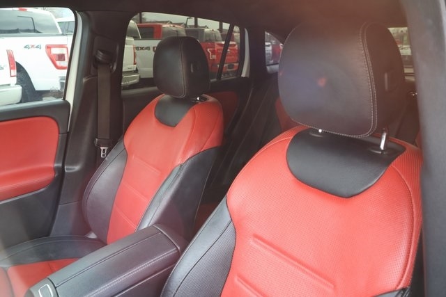 Mercedes-Benz GLA  2021