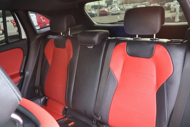 Mercedes-Benz GLA  2021