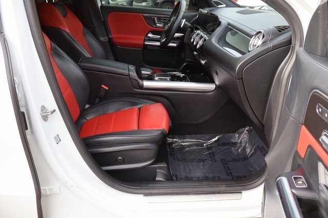 Mercedes-Benz GLA  2021