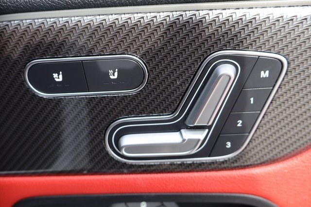 Mercedes-Benz GLA  2021