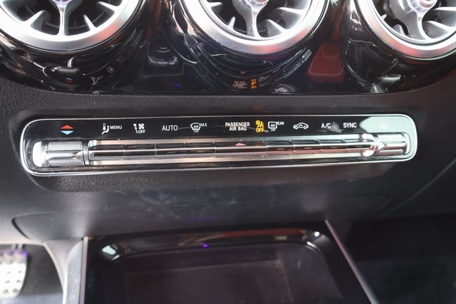 Mercedes-Benz GLA  2021