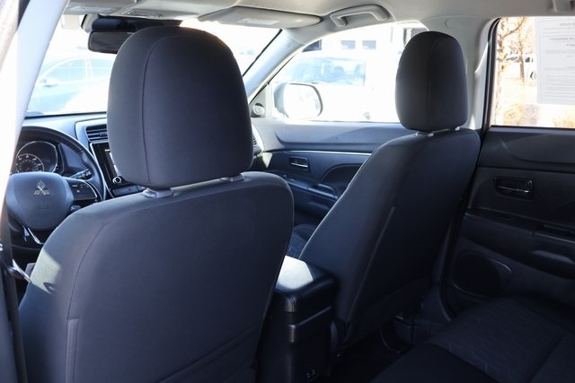 Mitsubishi Outlander Sport  2022