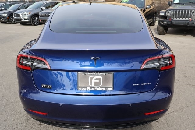 Tesla Model 3  2021