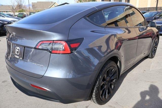 Tesla Model Y  2021