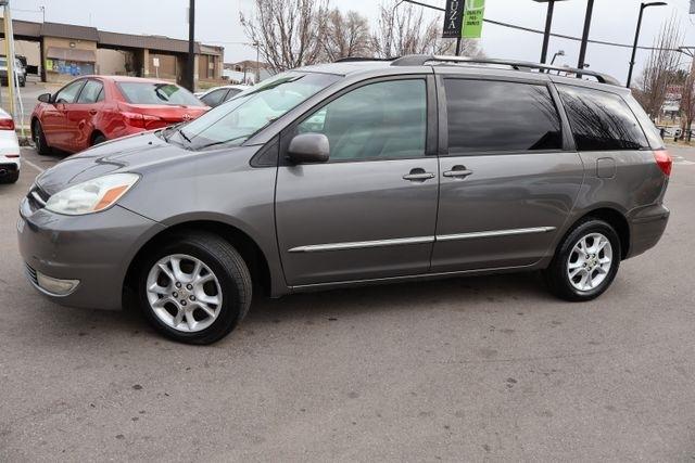Toyota Sienna  2004