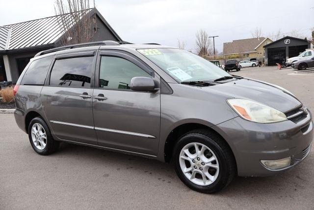 Toyota Sienna  2004