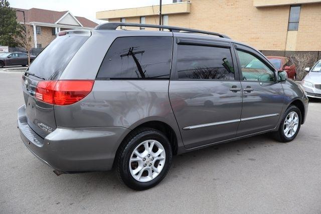 Toyota Sienna  2004