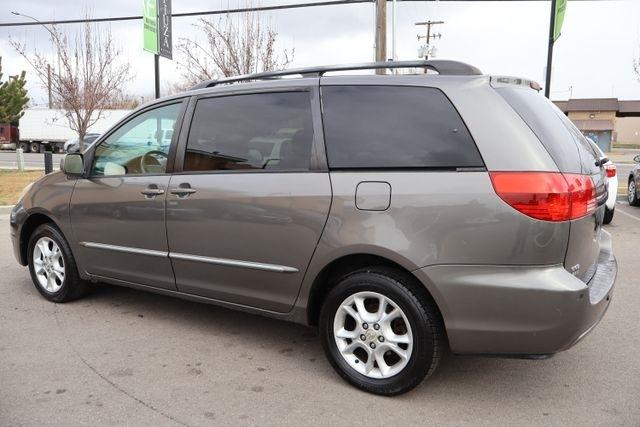 Toyota Sienna  2004