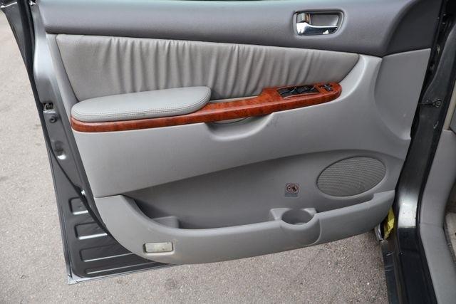 Toyota Sienna  2004