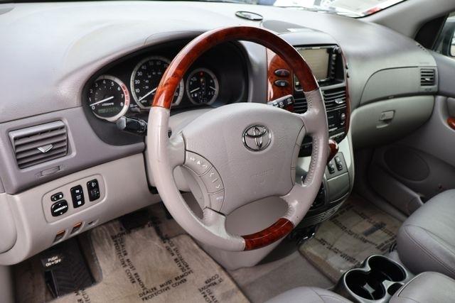 Toyota Sienna  2004