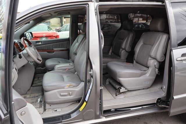Toyota Sienna  2004