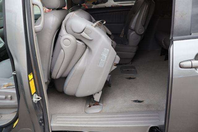 Toyota Sienna  2004
