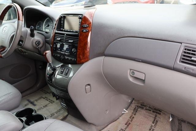 Toyota Sienna  2004