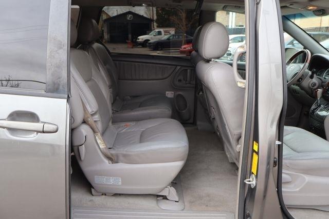 Toyota Sienna  2004