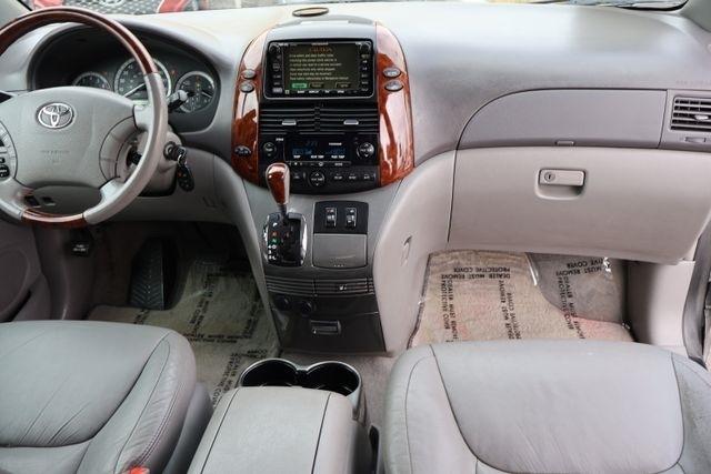 Toyota Sienna  2004