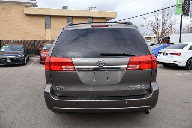 Toyota Sienna  2004
