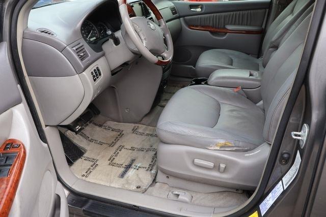 Toyota Sienna  2004