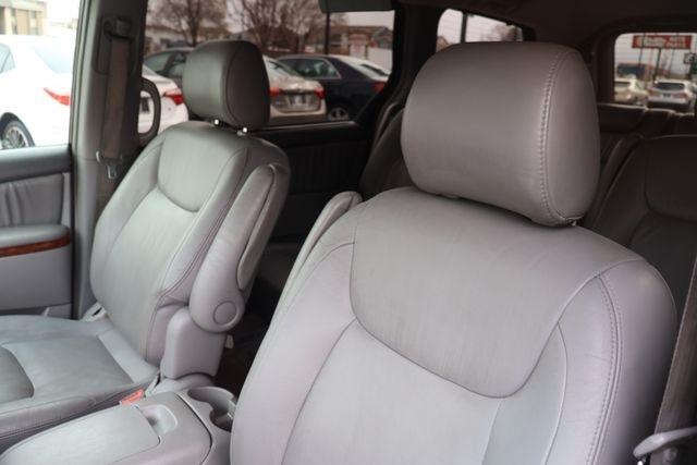 Toyota Sienna  2004