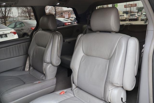 Toyota Sienna  2004