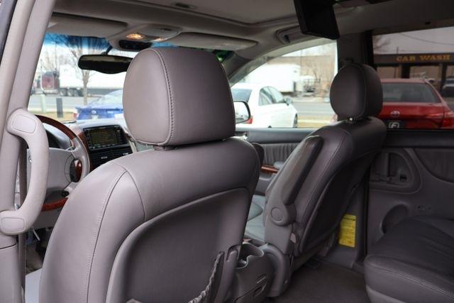 Toyota Sienna  2004