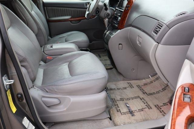 Toyota Sienna  2004