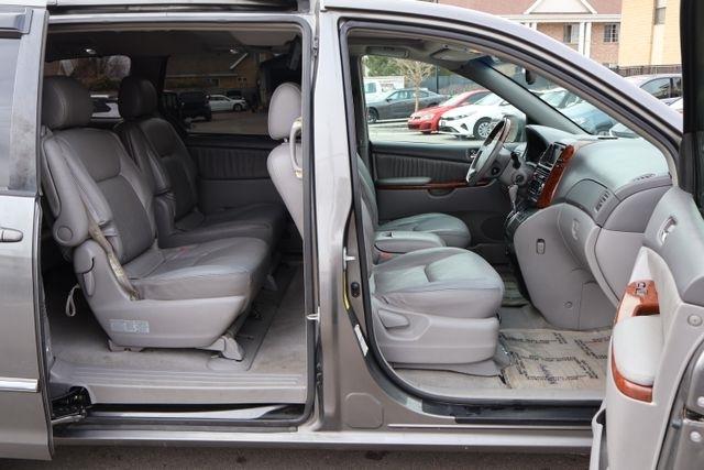 Toyota Sienna  2004