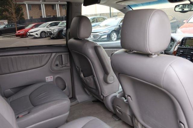 Toyota Sienna  2004