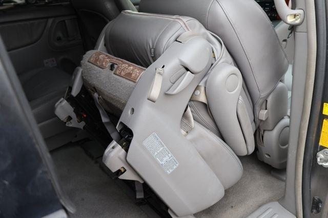 Toyota Sienna  2004
